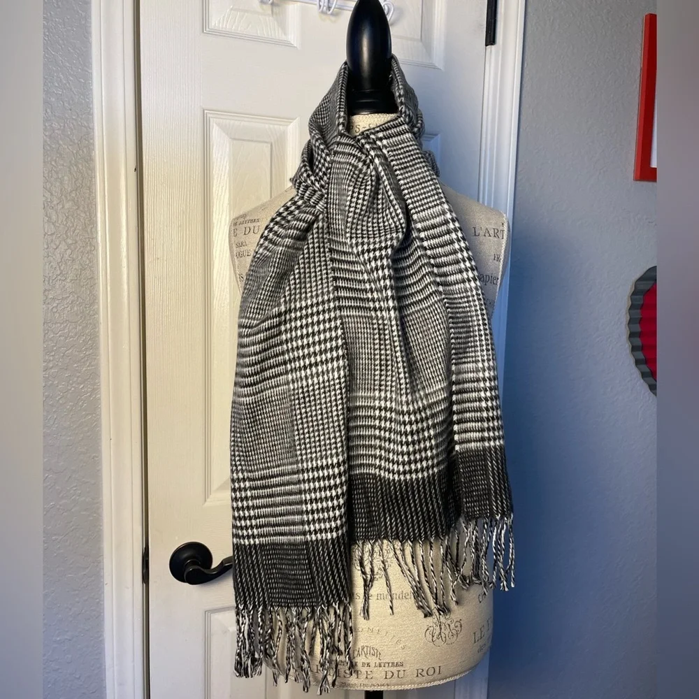 Cejon Made In Italy Black White Scarf